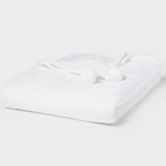 Wondershop Other - Plush White Pom Pom Blanket